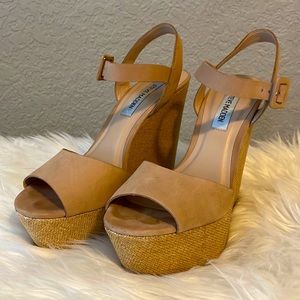👡 Steve Madden Strappy Wedges